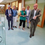 La consejera de Industria, Comercio y Empleo, Leticia García, visita el Centro de Seguridad y Salud Laboral de Castilla y León. Junto a ella, el delegado territorial, Eduardo Diego y el director del centro, José Miguel Muñoz, entre otras autoridades