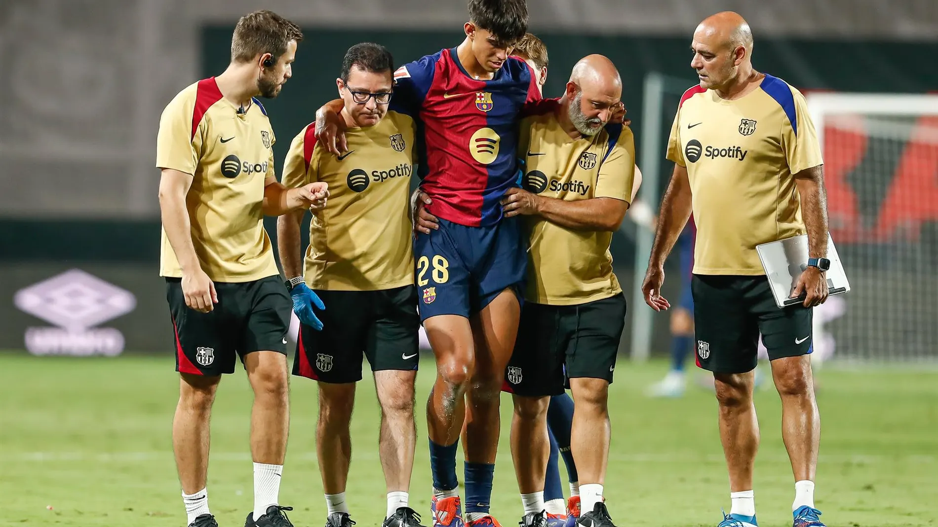 Fútbol.- El centrocampista del Barcelona Marc Bernal se rompe el ligamento cruzado de la rodilla derecha