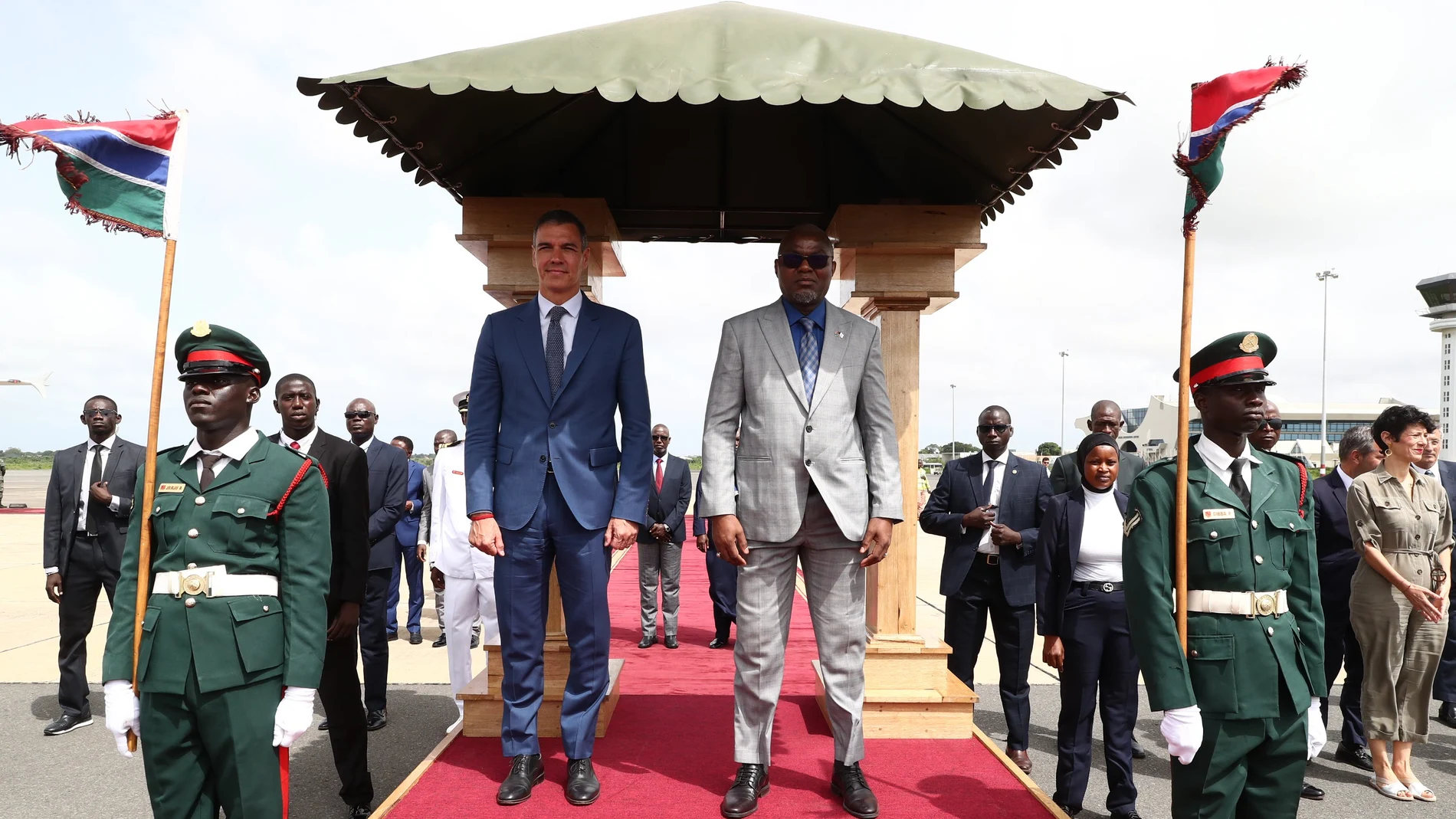 El presidente del Gobierno de España, Pedro Sánchez Pedro Sánchez y el vicepresidente de la República de Gambia, Muhammad B.S. Jallow, ayer