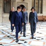 El presidente catalán, Salvador Illa, y la consellera de Interior, Núria Parlon, con el nuevo director general de los Mossos, Josep Lluís Trapero, en el Palau de la Generalitat