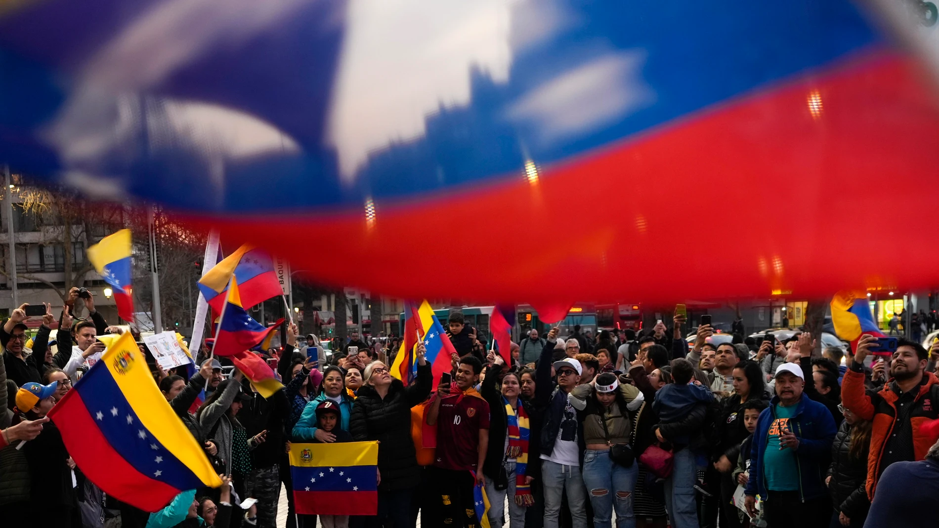 Venezuelans protest the reelection of Venezuelan President Nicolas Maduro one month after the disputed presidential vote which the opposition claims it won by a landslide, in Santiago, Chile, Wednesday, Aug. 28, 2024. (AP Photo/Esteban Felix)