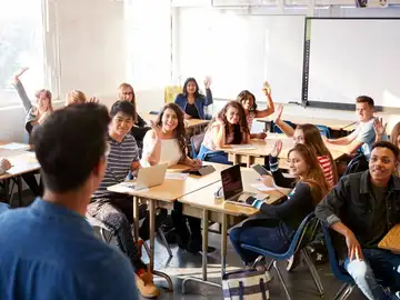 Una clase con alumnos adolescentes Una clase con alumnos adolescentes