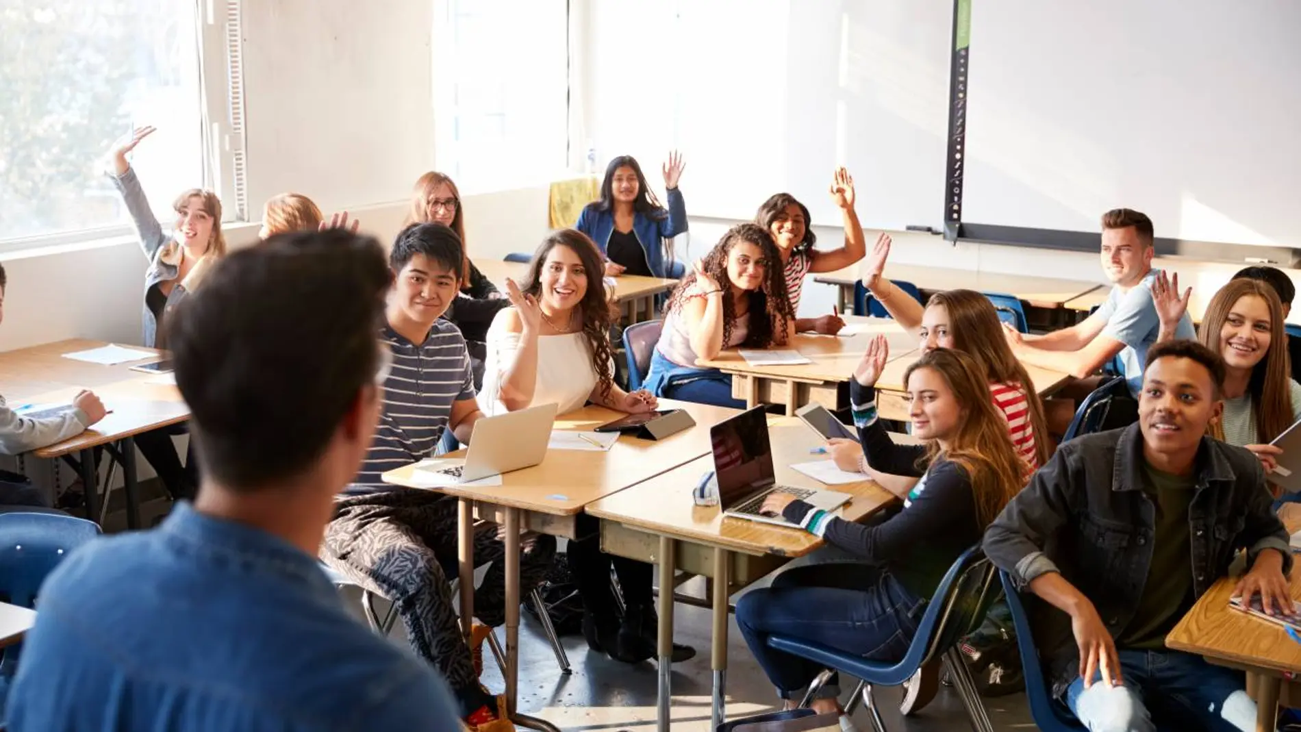 Una clase con alumnos adolescentes