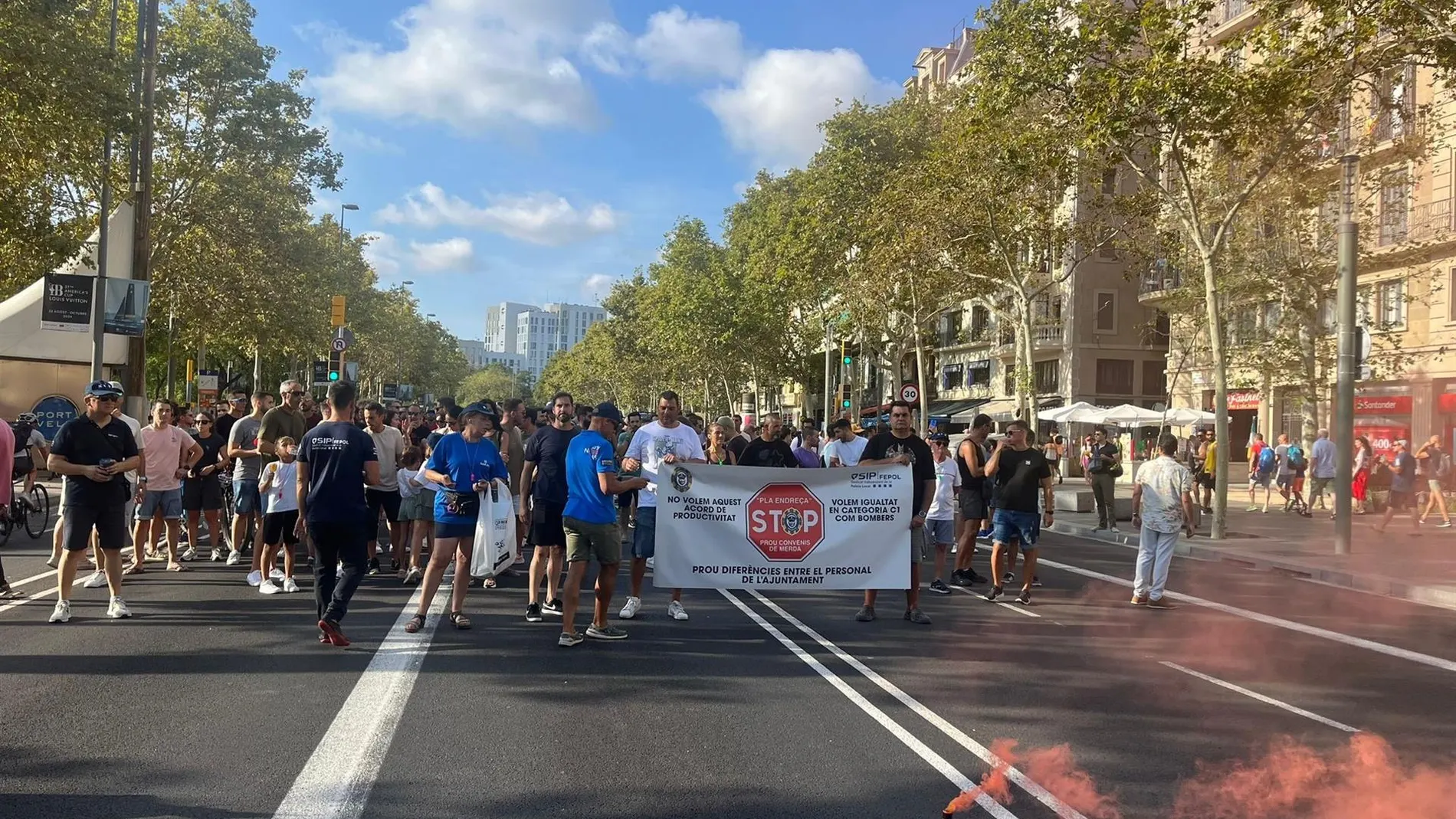 Más de 500 agentes de la Guardia Urbana de Barcelona reclaman equipararse al resto de funcionarios del Ayuntamiento