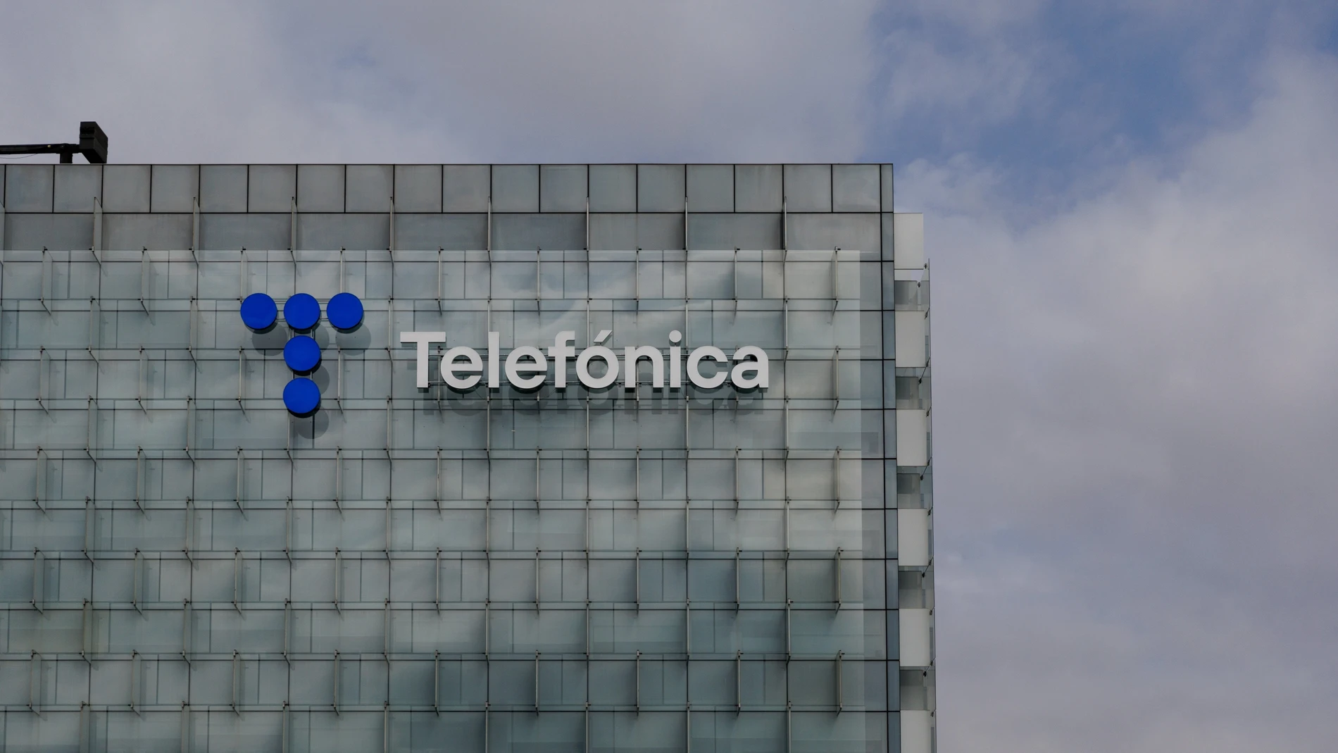 Exterior de la sede de Telefónica, en el ensanche de Las Tablas.