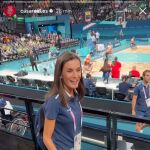 La Reina Letizia, en el partido de baloncesto en silla de ruedas entre la selección española y australiana de los Juegos Paralímpicos de París 
