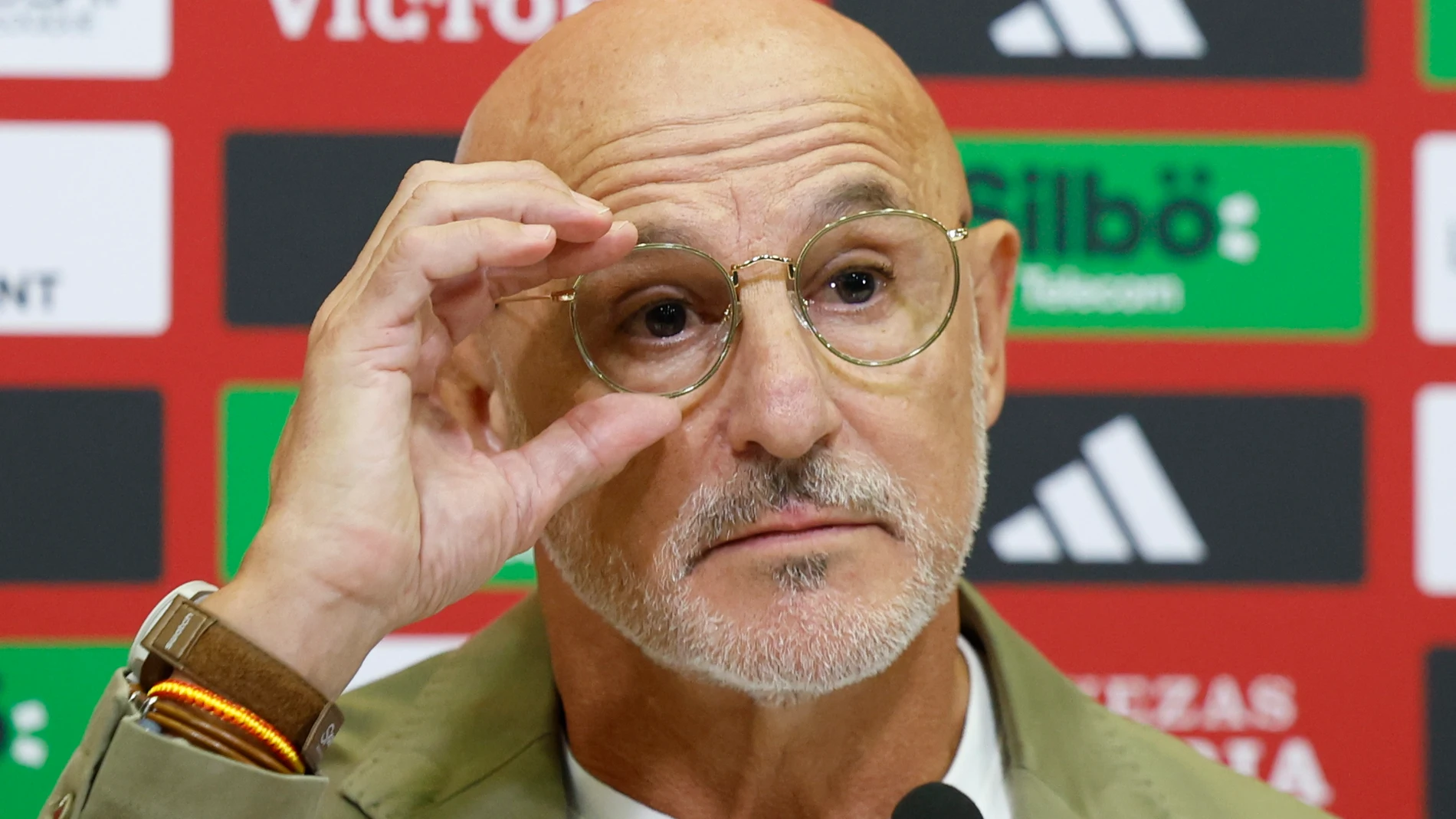 LAS ROZAS (C.A. DE MADRID), 30/08/2024.- El seleccionador nacional, Luis de la Fuente durante la rueda de prensa ofrecida este viernes en la Ciudad del Fútbol de Las Rozas, en la que ha anunciado la convocatoria para los partidos contra Serbia y Suiza, clasificatorios para la Liga de Naciones. EFE/Mariscal