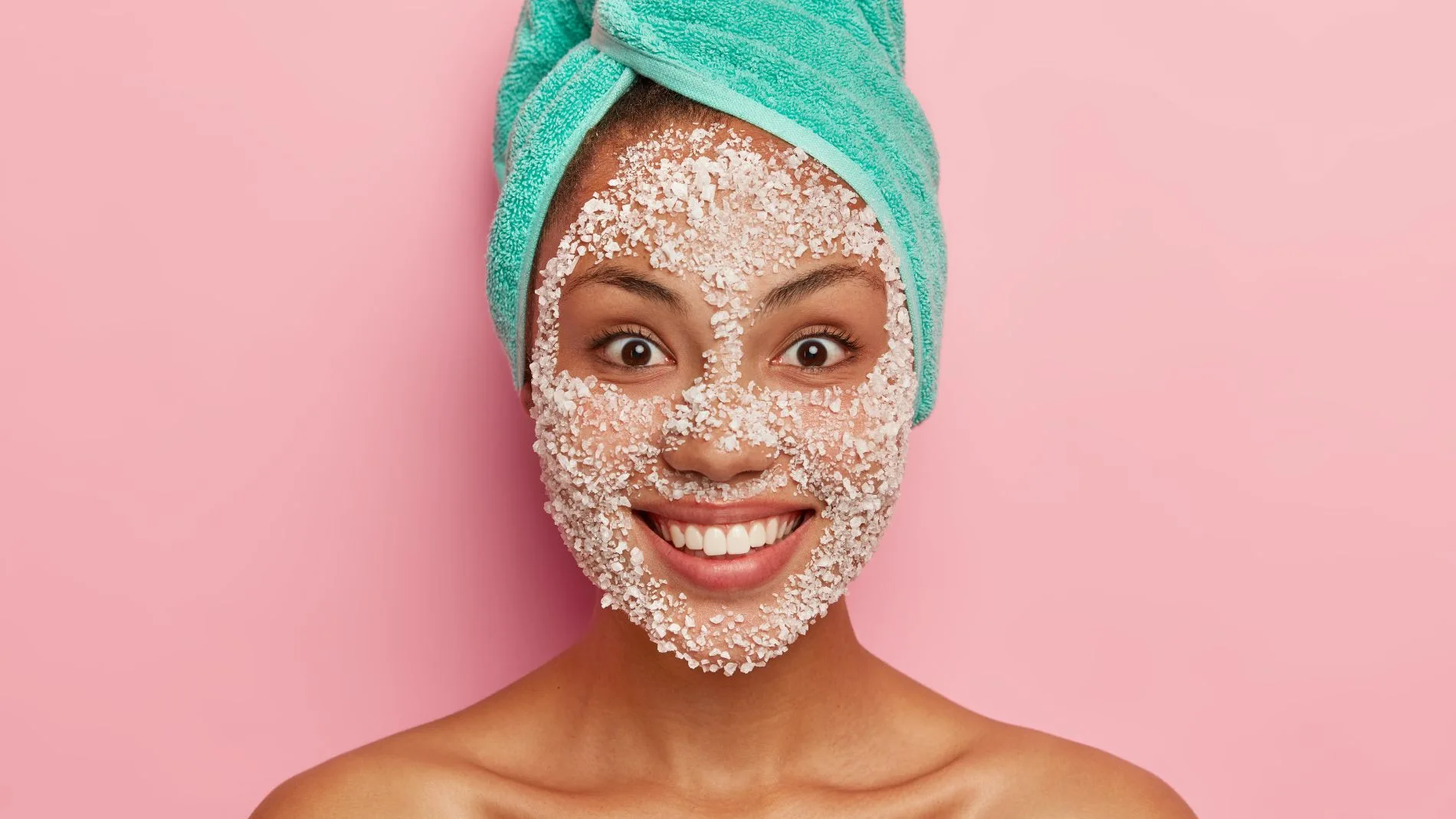 ¿Debemos exfoliarnos la cara si tenemos manchas?