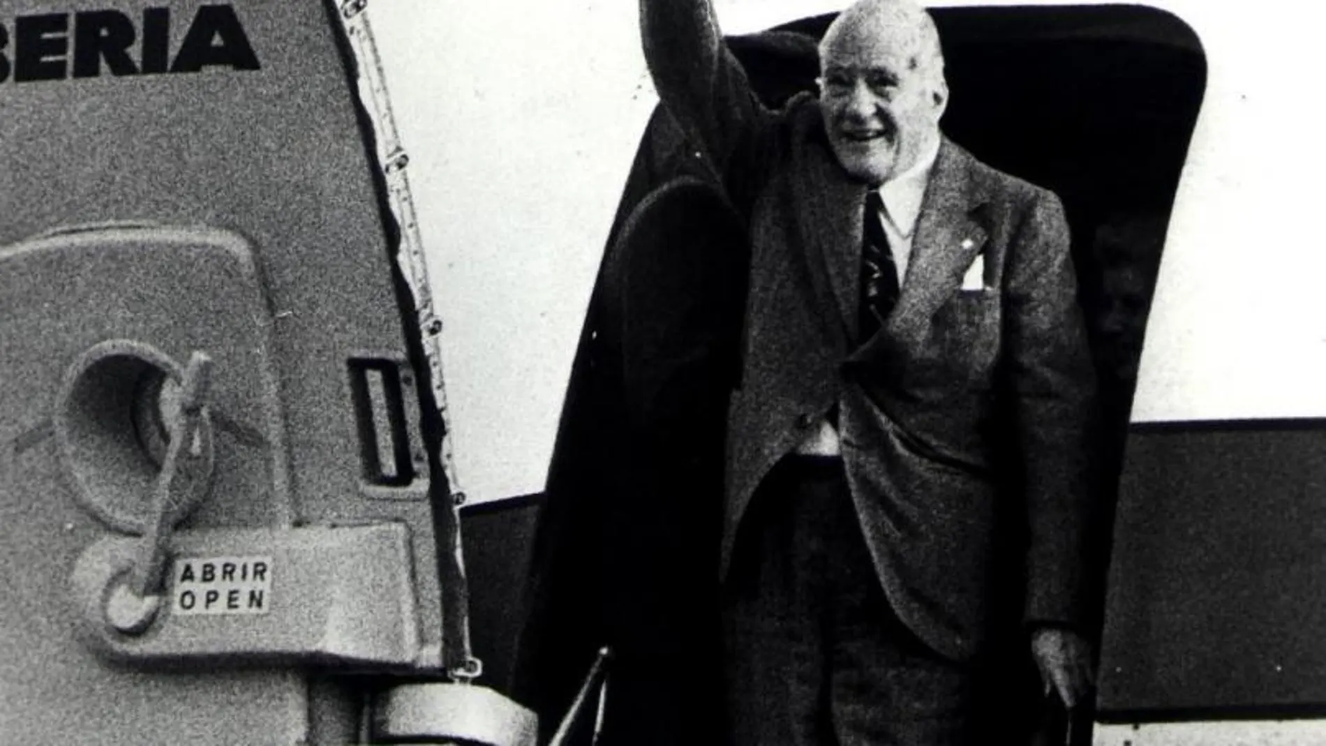 Josep Tarradellas en el momento de volver del exilio