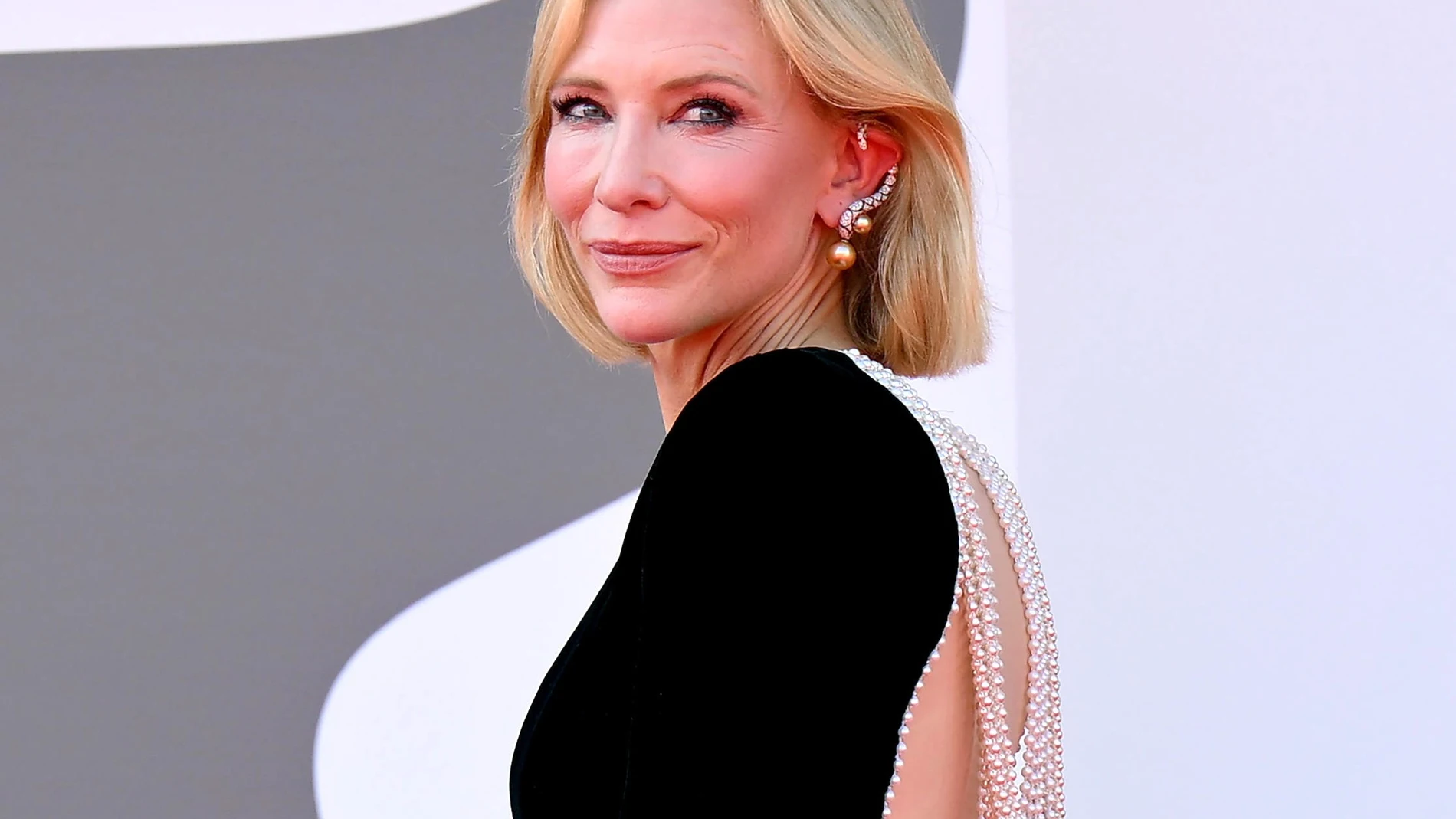 Cate Blanchett en la premier de la serie dirigida por Alfonso Cuarón en el Festival de Venecia