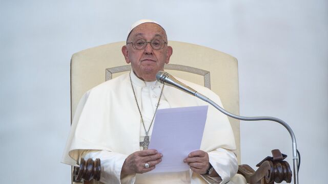 MADRID.-El Papa invita a los fieles a rezar por las víctimas de los desastres ecológicos: "La Tierra tiene fiebre"