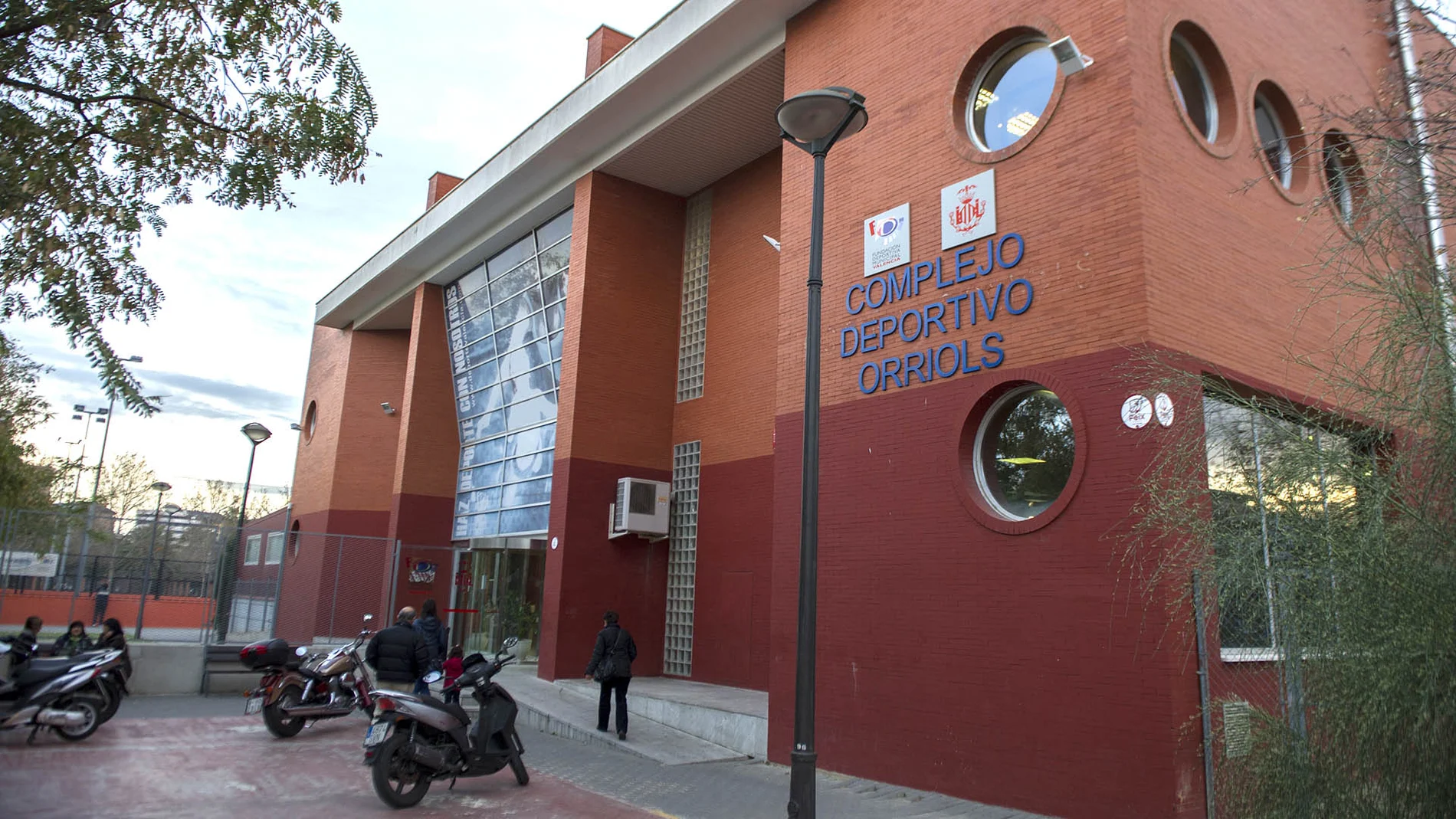 El polideportivo del barrio de Orriols tiene caducada la concesión desde 2015