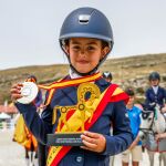 Inés Lira Cubero, con su medalla