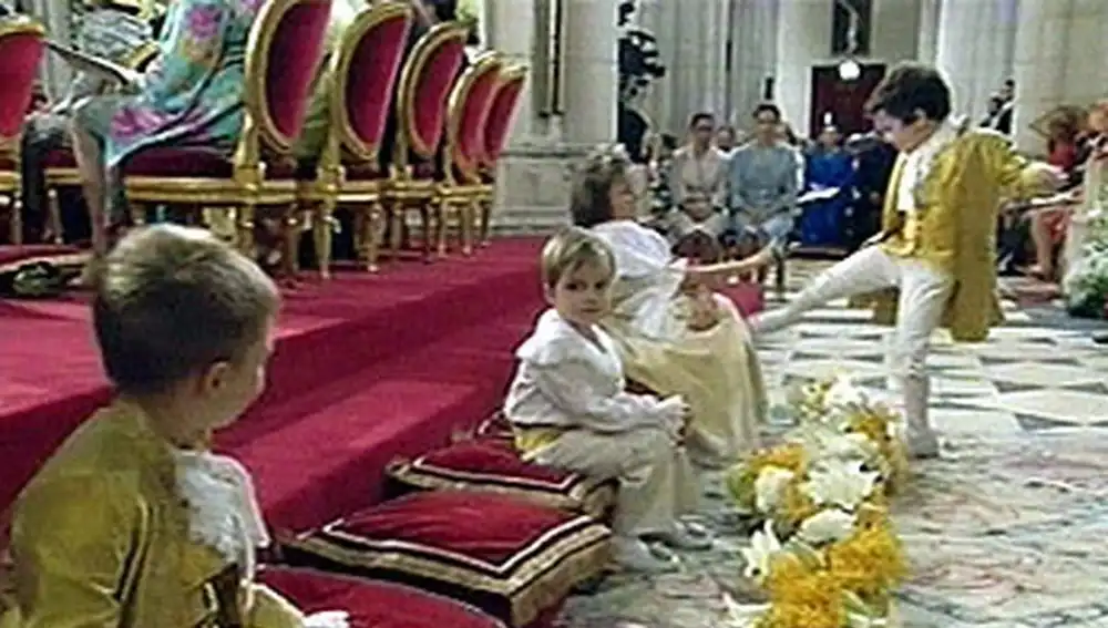 Victoria López-Quesada y Froilán en la boda de Felipe y Letizia