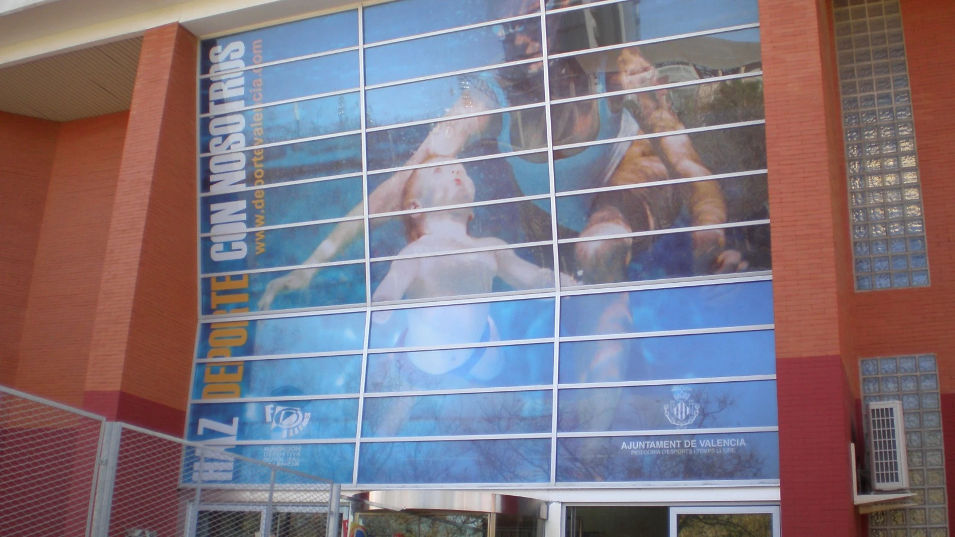 El polideportivo municipal de Orriols se inauguró en el año 2000