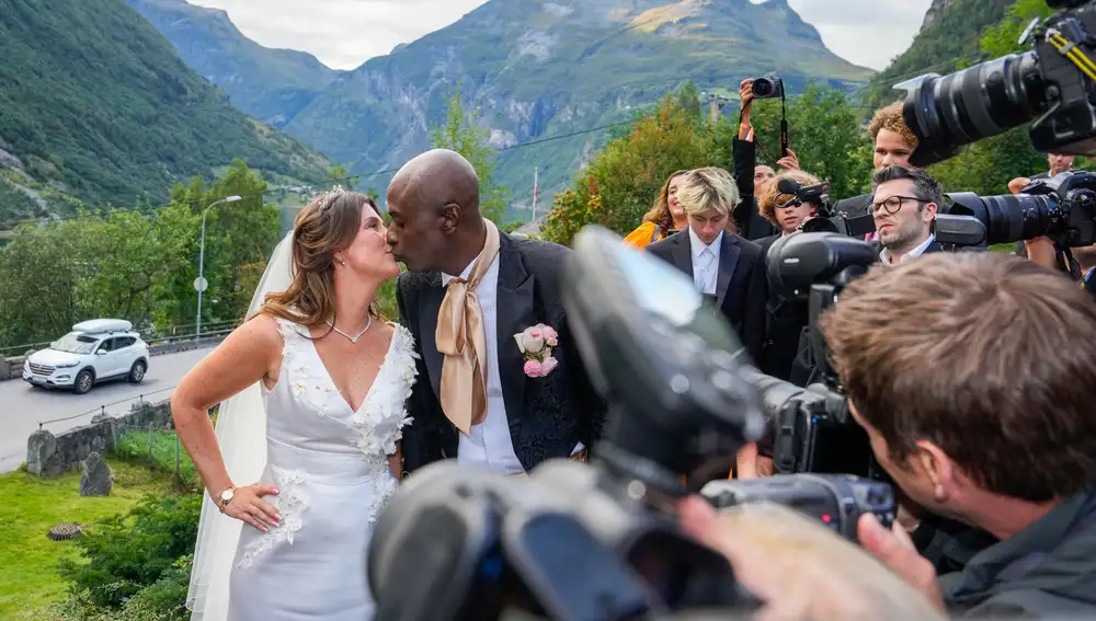 Norwegian Princess Martha Louise marries US businessman Durek Verrett