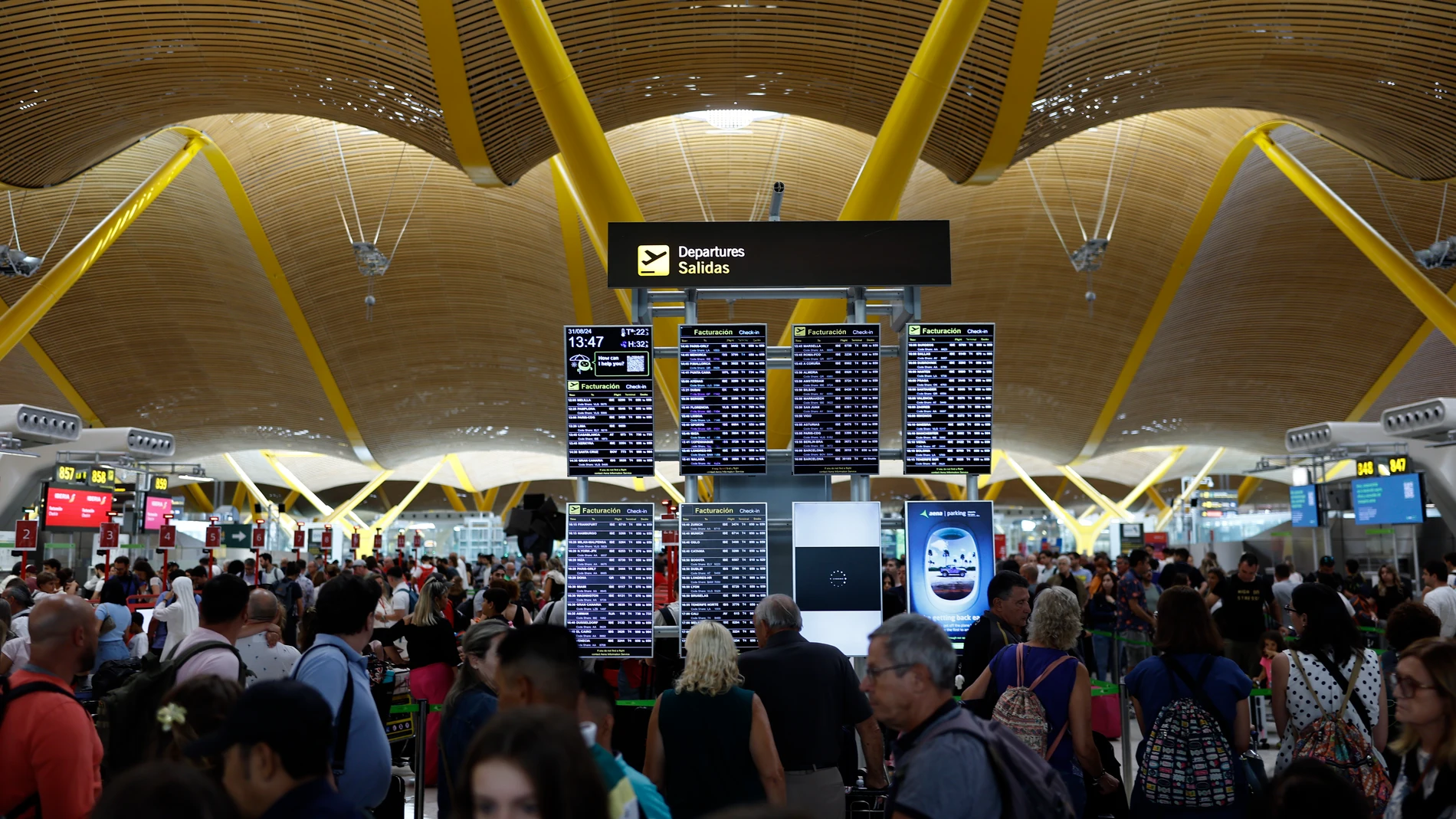 -FOTODELDÍA- MADRID, 31/08/2024.- Aspecto que presenta el aeropuerto de Madrid este sábado, 31 de agosto 2024, coincidiendo con la Operación Retorno. EFE/ Rodrigo Jiménez