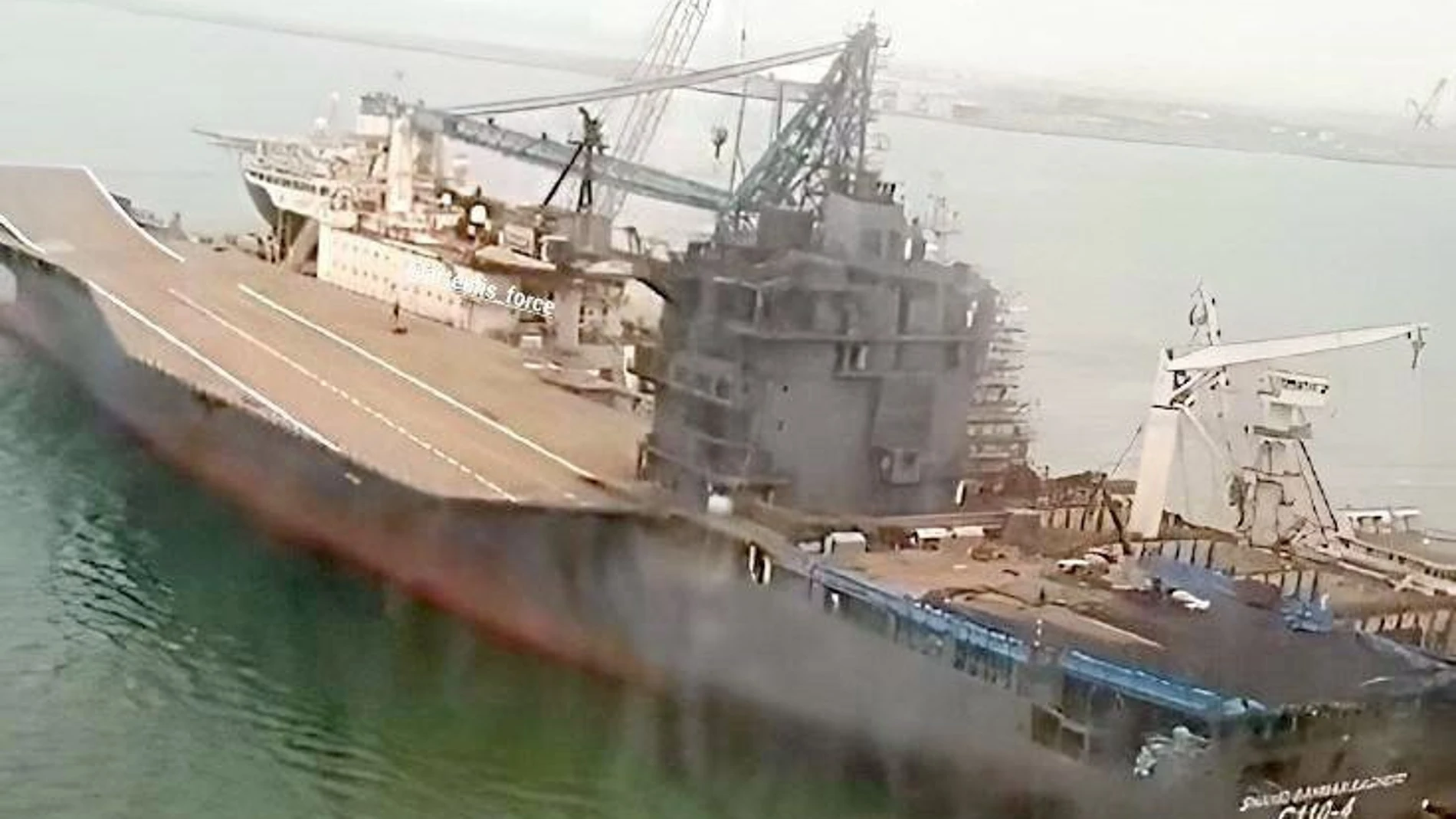 El Shahid Bahman Bagheri, un portacontenedores comercial con modificaciones que le permiten lanzar y aterrizar pequeñas aeronaves