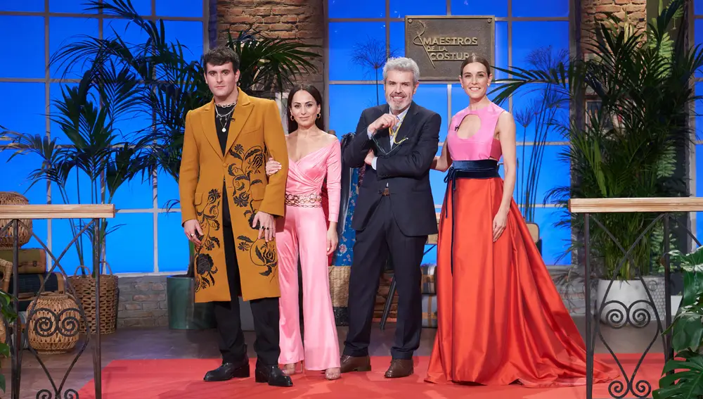Jurado y presentadora de 'Maestros de la costura': Palomo Spain, María Escoté, Lorenzo Caprile y Raquel Sánchez Silva