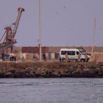 Evitan la entrada de un grupo de migrantes a Melilla nadando desde Marruecos