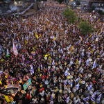 Miles de personas se manifiestan en Tel Aviv para exigir la liberación de los rehenes israelíes retenidos en Gaza