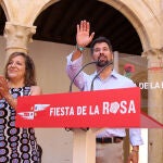 El secretario general del PSOE de Castilla y León y portavoz en las Cortes, Luis Tudanca, y la eurodiputada Iratxe García, asisten a la celebración de la Fiesta de la Rosa de Sahagún