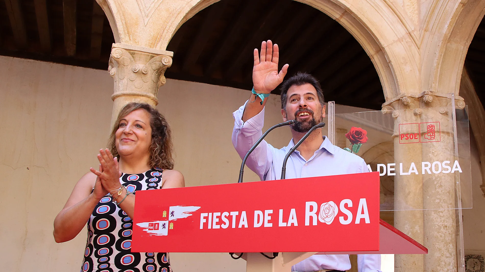 El secretario general del PSOE de Castilla y León y portavoz en las Cortes, Luis Tudanca, y la eurodiputada Iratxe García, asisten a la celebración de la Fiesta de la Rosa de Sahagún