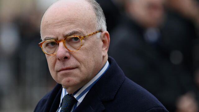 Francia.- Macron se reúne este lunes con el ex primer ministro Cazeneuve en medio de las negociaciones de gobierno