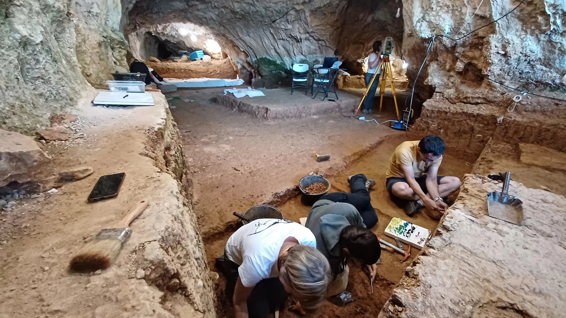 Trabajos en la cueva de Prado Vargas (Burgos)