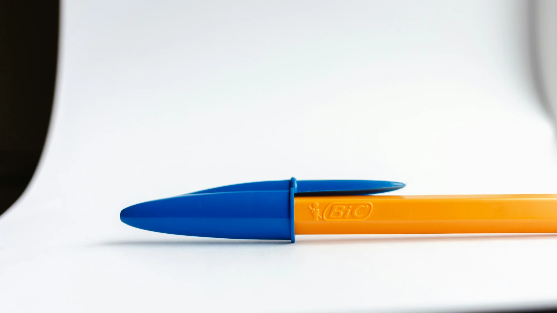 Primer plano de un bolígrafo BIC