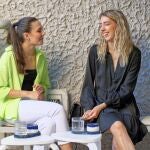 Dos chicas hablando