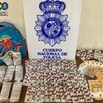 Sucesos.- Detenidos dos hombres en Yecla (Murcia) con 1.125 pastillas de pregabalina ocultas en una mochila infantil