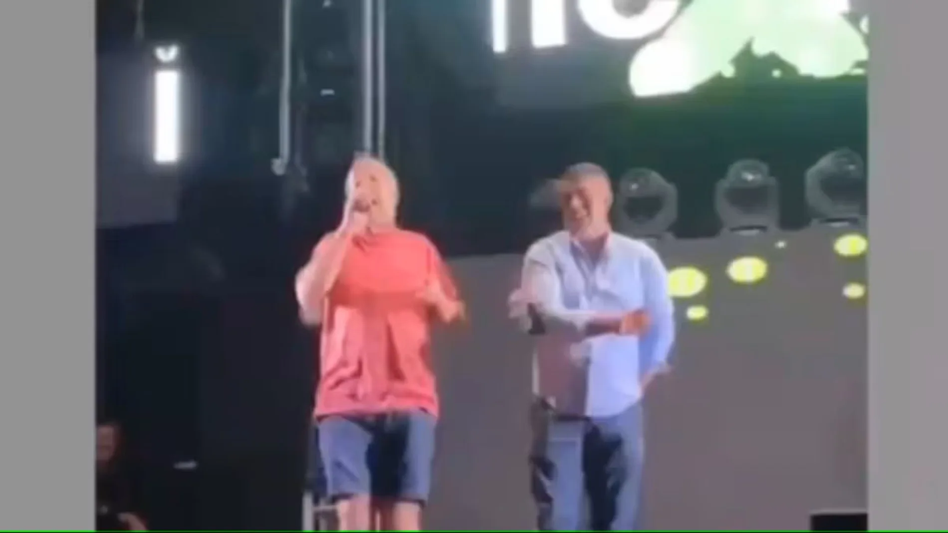 Alcalde de Vita, Ávila, cantando canción pederasta en las fiestas