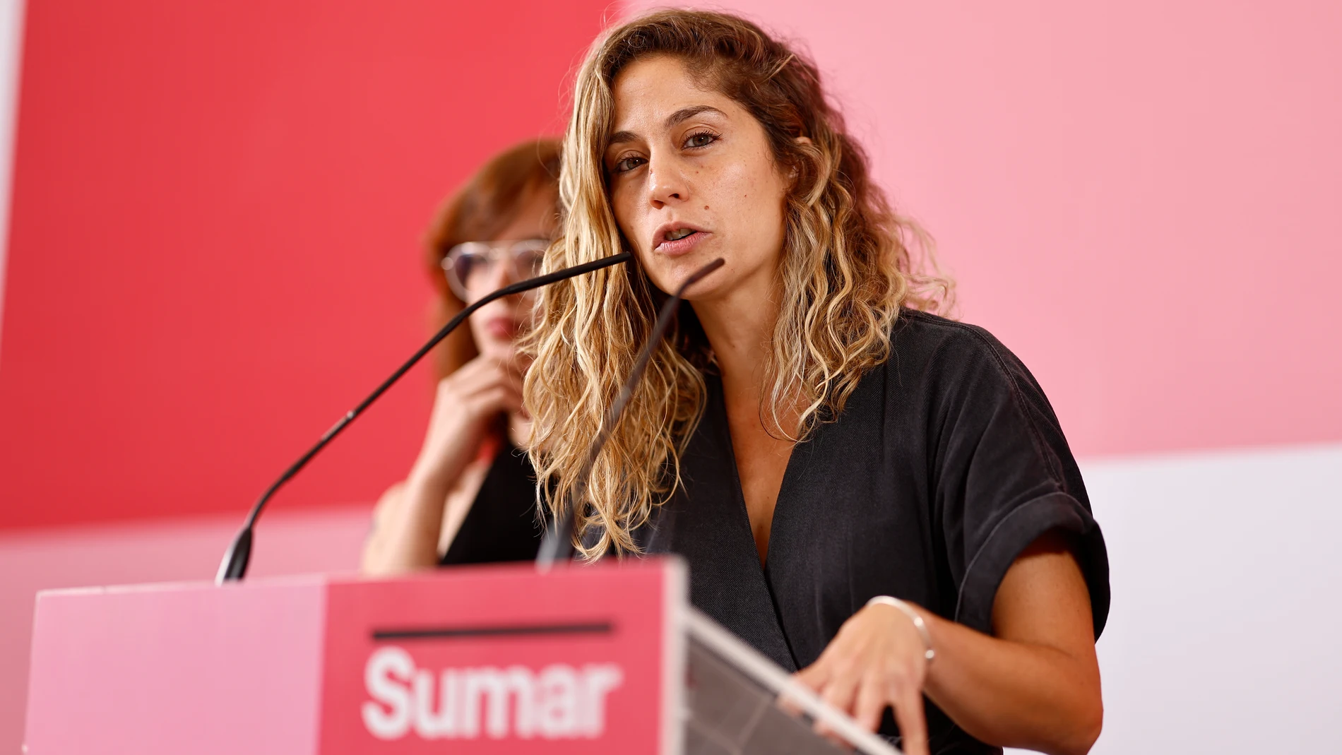MADRID, 02/09/2024.- Clara Hernández, de Sumar, ofrece una rueda de prensa este lunes en Madrid. EFE/ Rodrigo Jiménez
