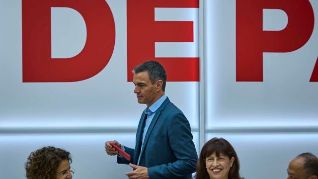 El secretario general del PSOE y presidente del Gobierno, Pedro Sánchez, preside la reunión de la Comisión Eje