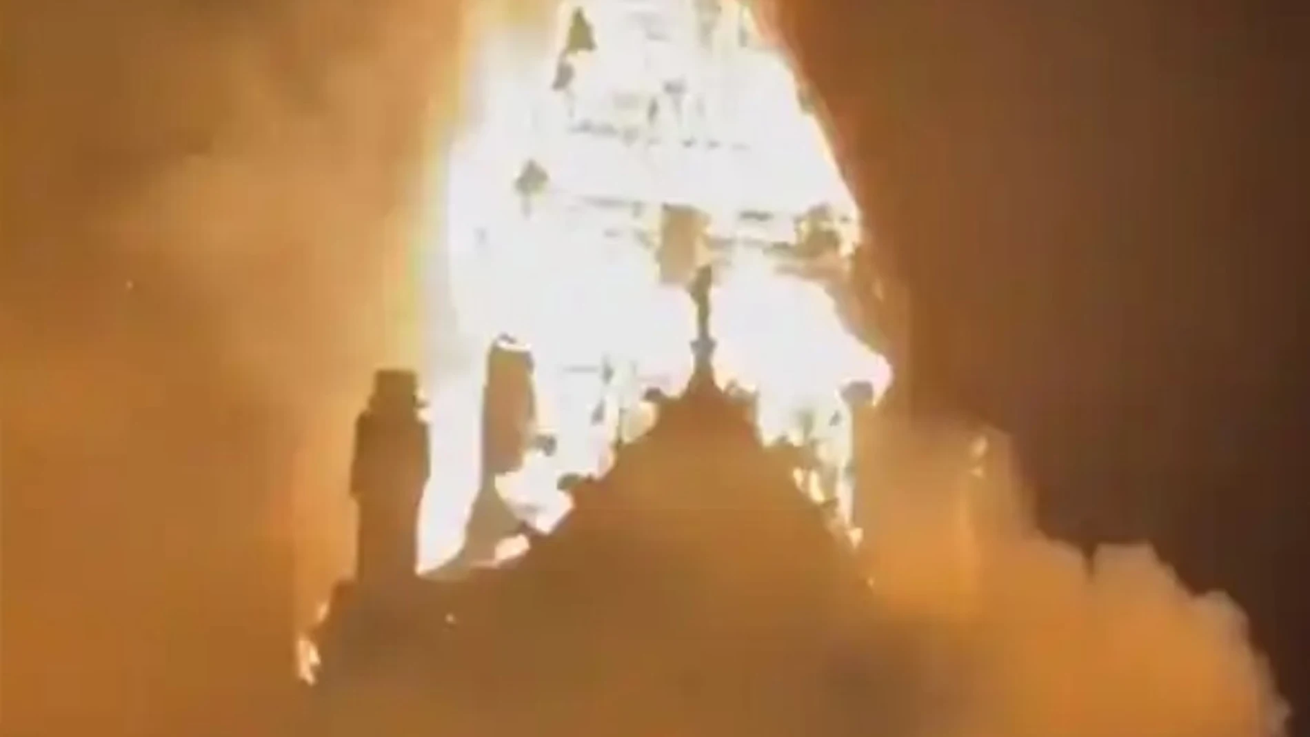 Un momento del incendio