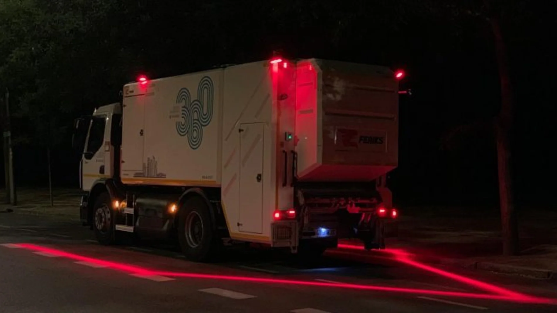 Este es el proyecto piloto de iluminación en los vehículos de limpieza de Madrid