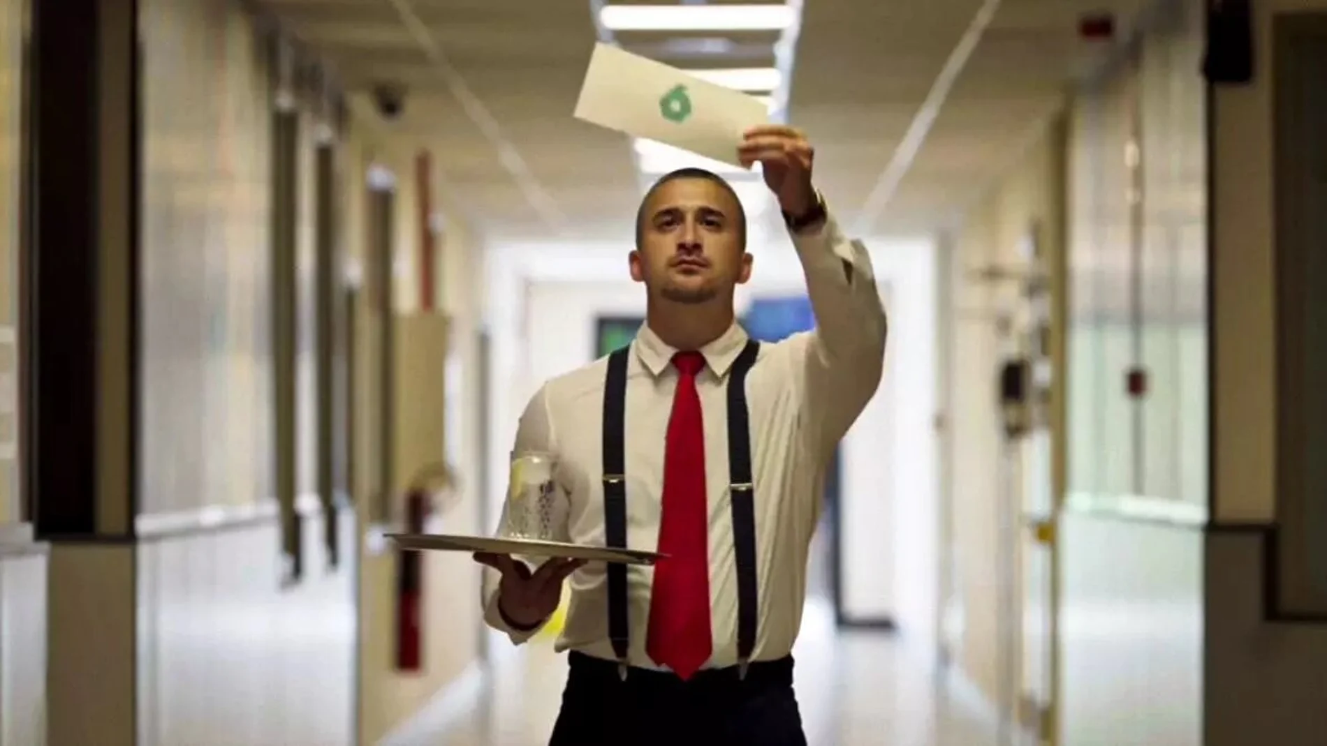 El camarero viral Cristian Ventura en la promoción de laSexta