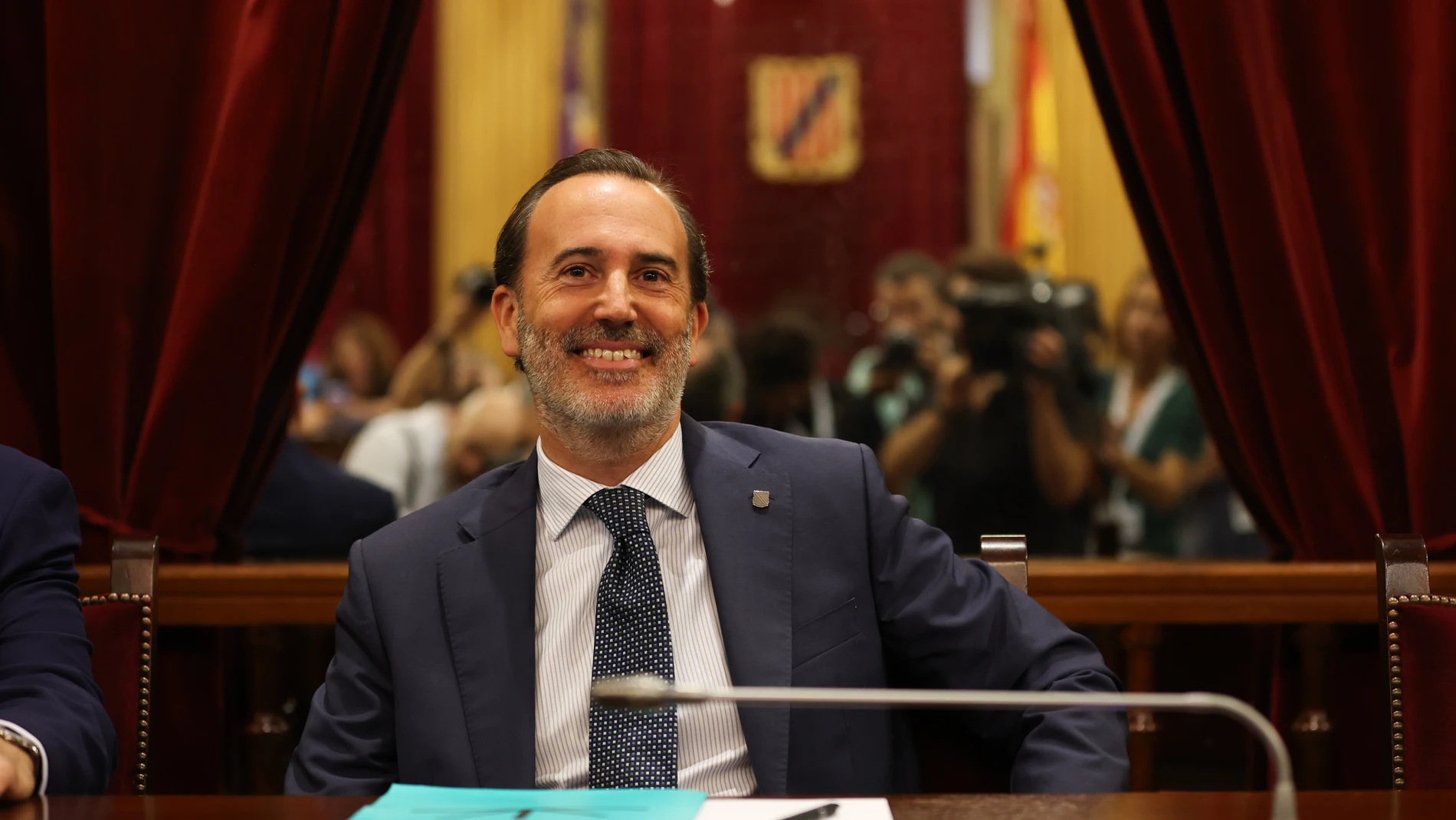 El presidente del Parlament, Gabriel Le Senne, ocupando un escaño. TOMÁS MOYÁ - EUROPA PRESS 03/09/2024