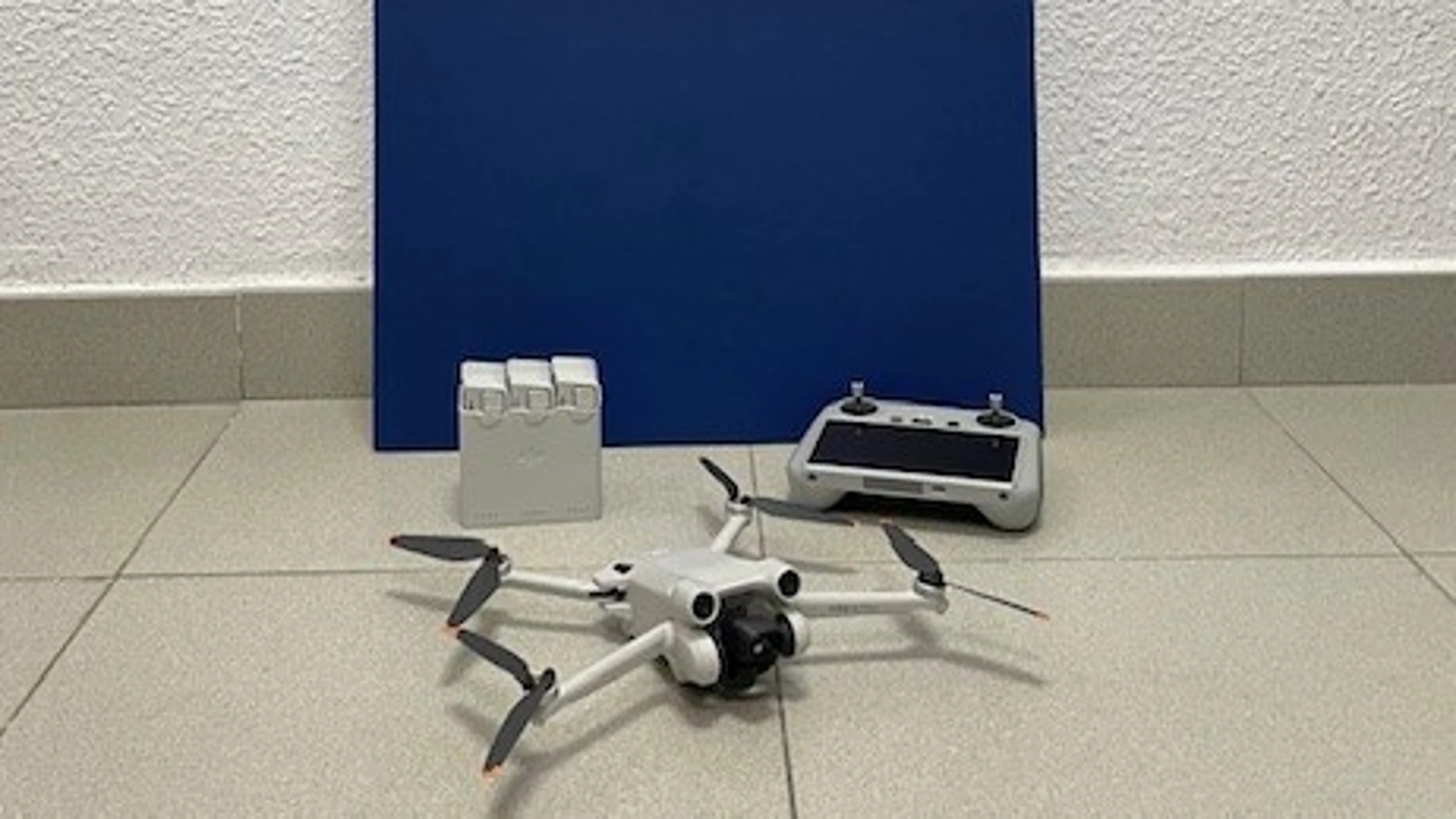 Rdo.: Nota De Prensa+Foto+Audio. La Policía Nacional Intercepta Un Dron Que Sobrevolaba Las Inmediaciones De La Mezquita Catedral De CórdobaPOLICÍA NACIONAL03/09/2024