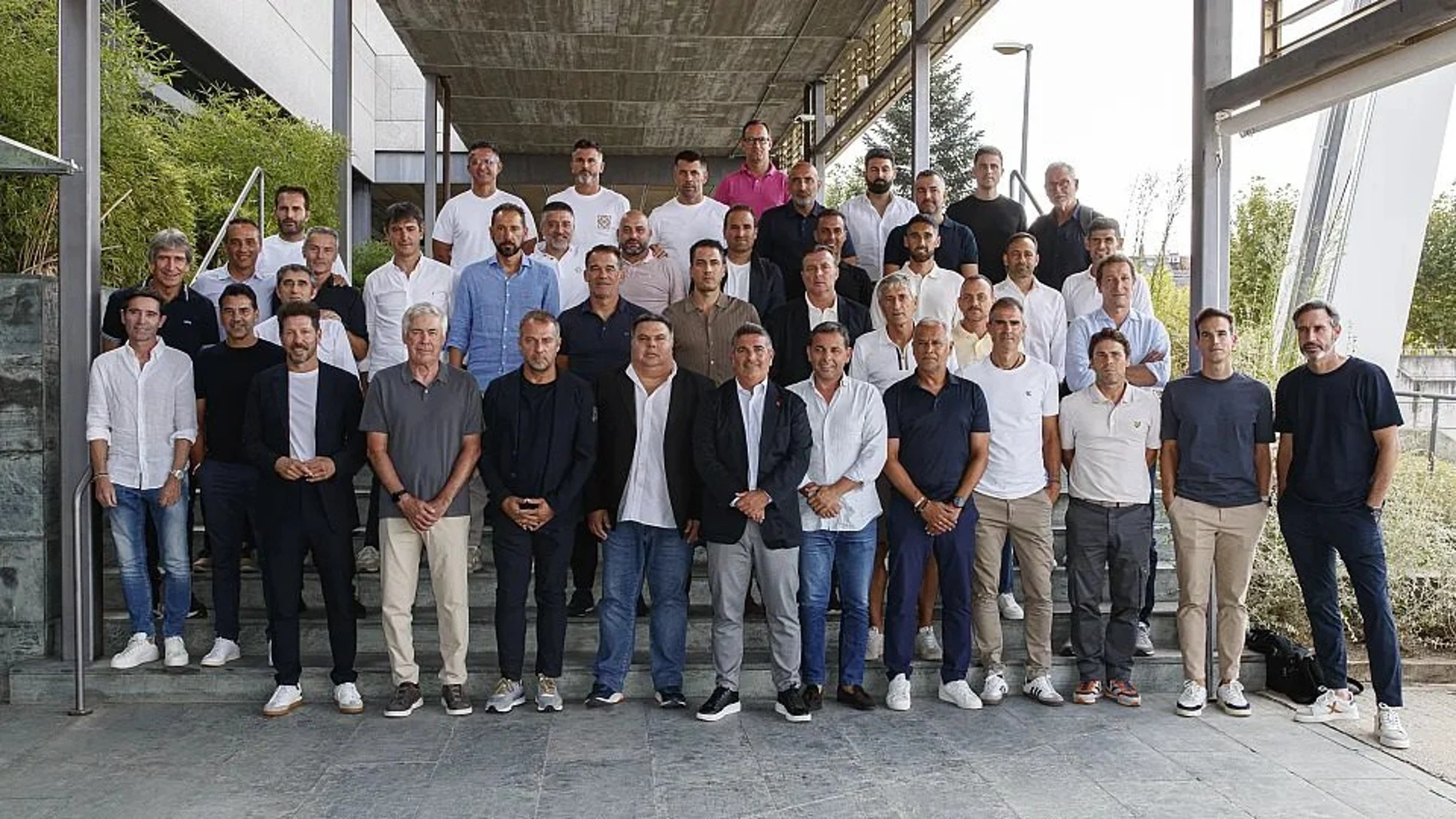 Los entrenadores de Primera y Segunda, en la sede de la Federación en Las Rozas