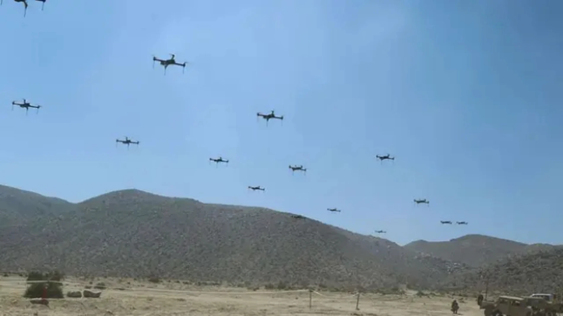 Un enjambre de drones durante un ejercicio del Ejército de Estados Unidos en 2019.