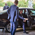 El líder del PP, Alberto Núñez Feijóo, y el presidente de Aragón y del PP en la comunidad de Aragón, Jorge Azc