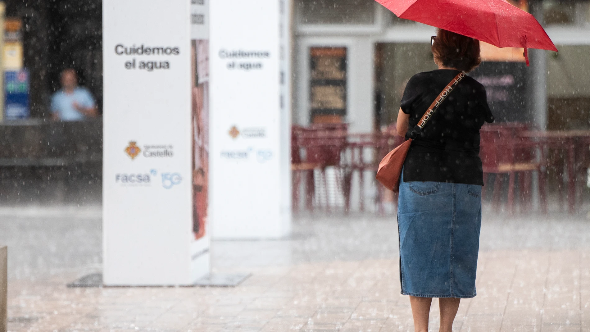 FOTODELDÍA CASTELLÓN DE LA PLANA (CASTELLÓN), 04/09/2024.- El litoral de las provincias de Castellón y Valencia se encuentra este miércoles en alerta naranja por lluvias que podrían dejar hasta 40 litros por metro cuadrado (hasta 90 de forma puntual) en una hora. EFE/Andreu Esteban