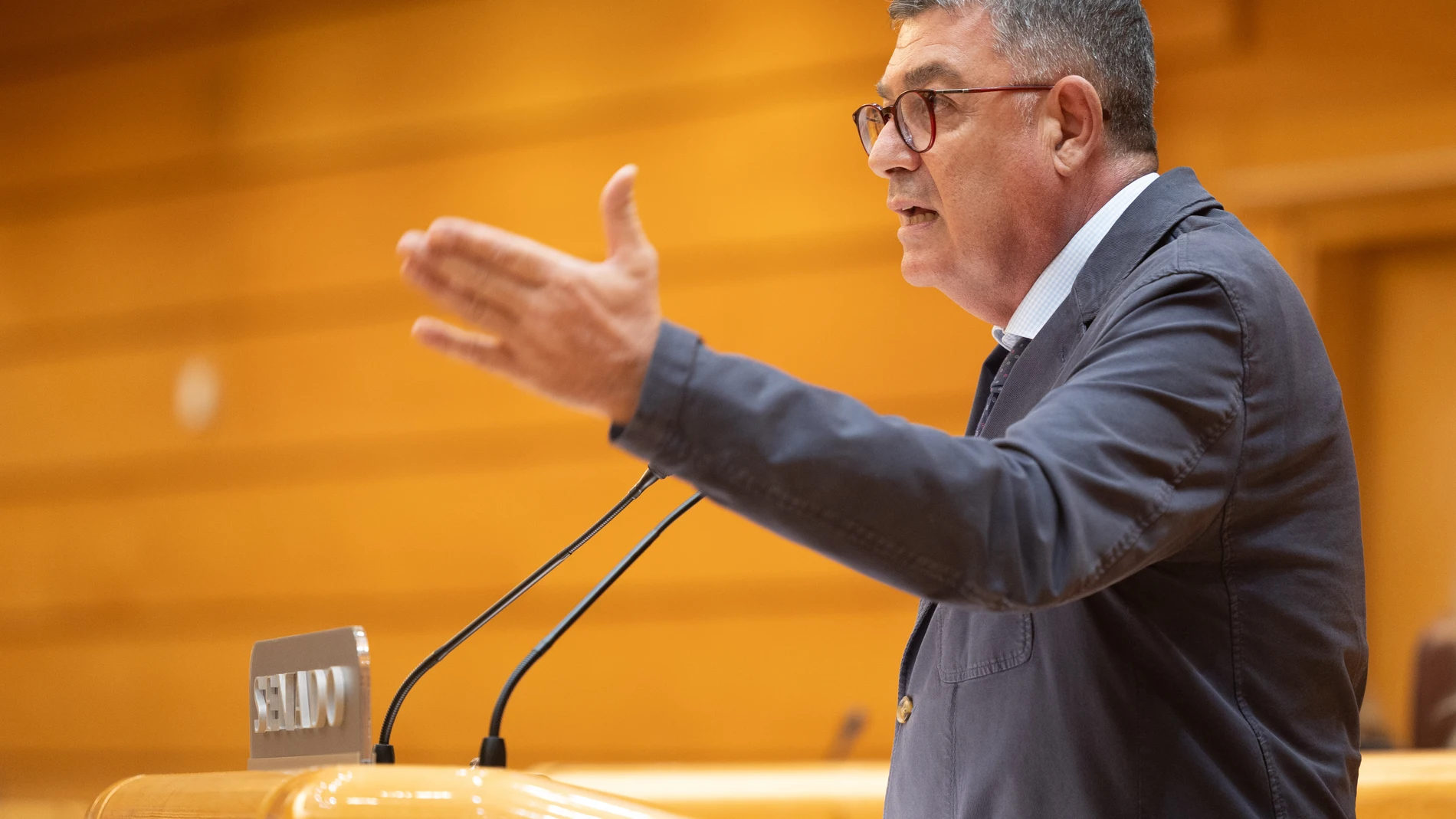 El senador de Compromís, Enric Morera, durante un pleno en el Senado, a 4 de septiembre de 2024, en Madrid (España). La vicepresidenta primera y ministra de Hacienda, arranca el curso político dando explicaciones en el Senado sobre la financiación singular para Cataluña pactada con ERC, que ella niega que sea un concierto económico, ante los recelos internos dentro de algunas federaciones autonómicas del PSOE y las críticas por parte de PP, Vox y algunos socios de Gobierno como Compromís. 04...