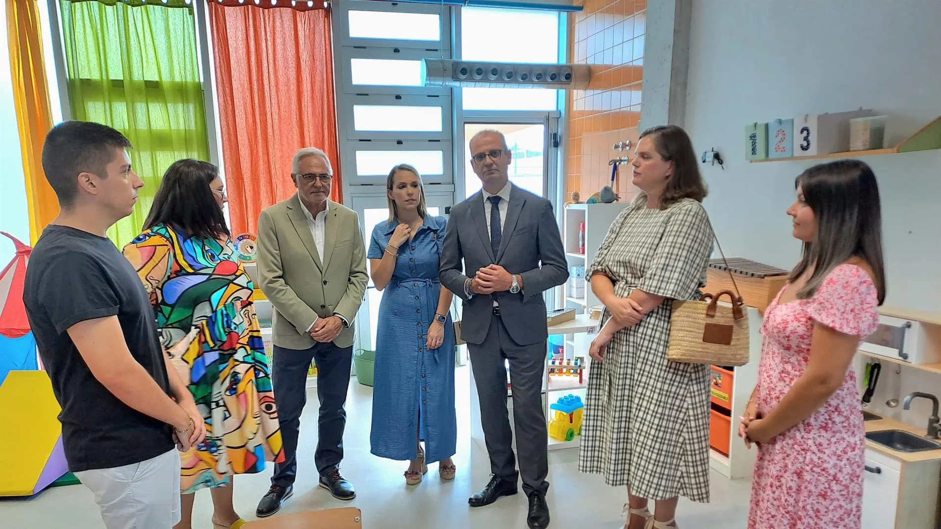 El consejero de Educación y Formación Profesional, Víctor Marín, visita la nueva aula abierta del CEIP Nuestra Señora del Rosario, de Torre Pacheco
