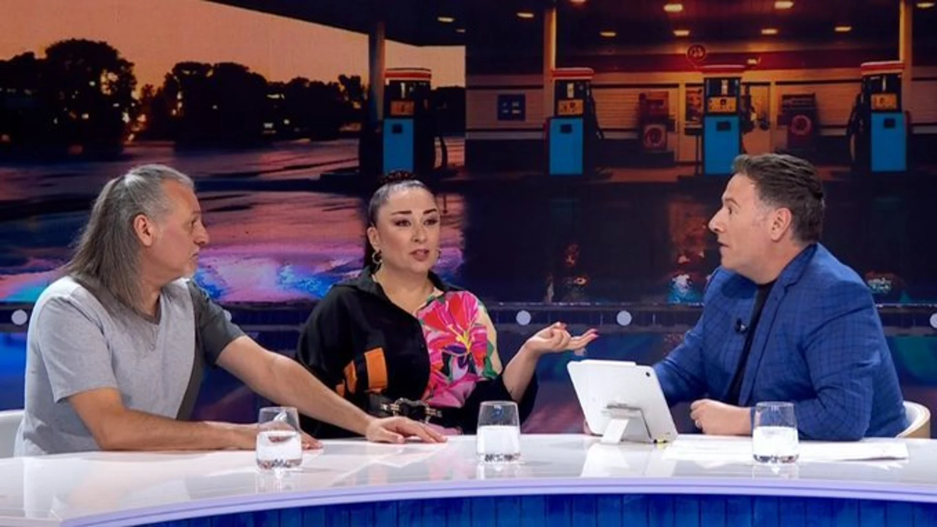 Camela junto a Carlos Latre en el plató de 'Babylon Show'