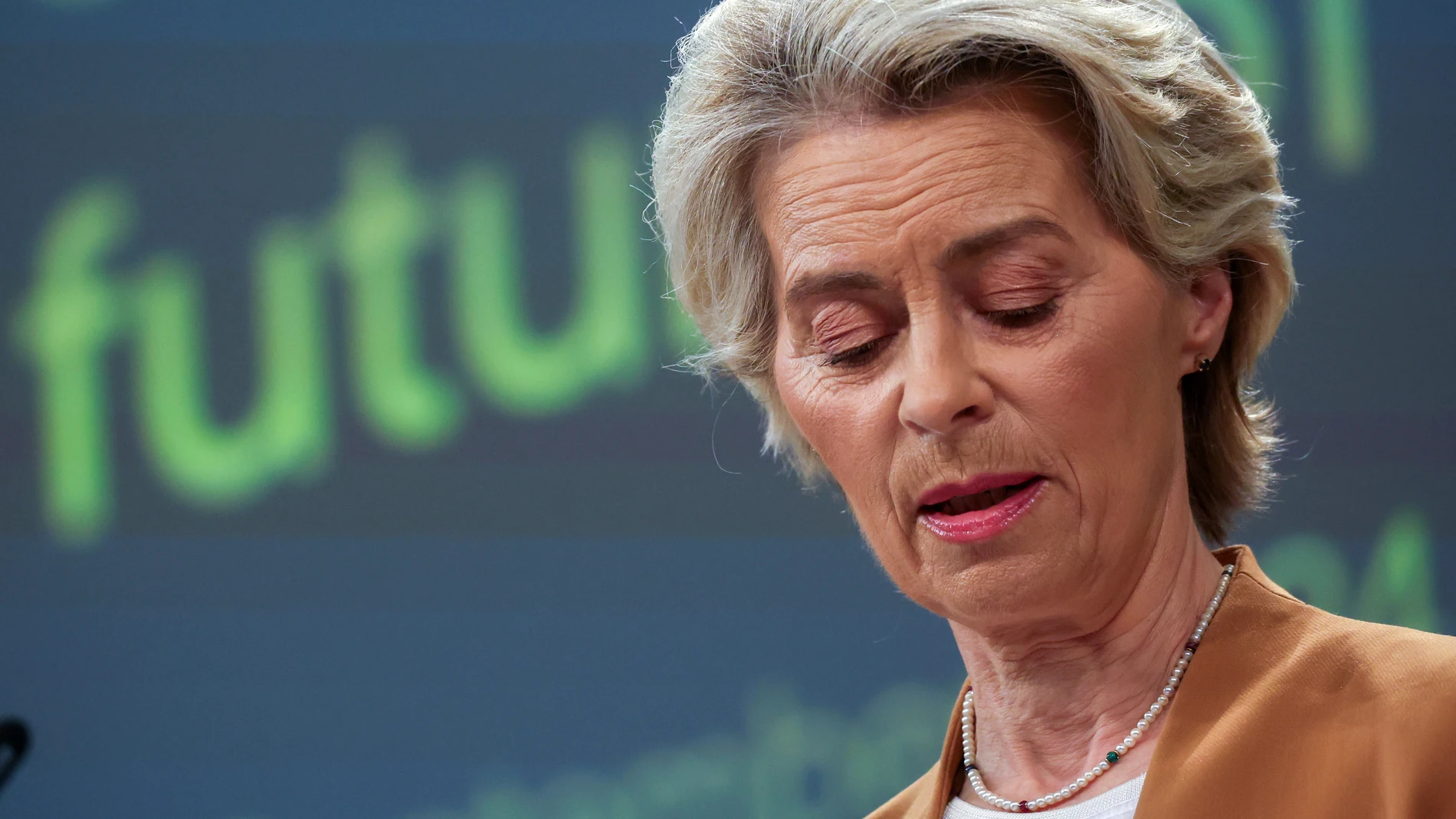 Brussels (Belgium), 04/09/2024.- European Commission President Ursula Von der Leyen speaks during a press conference where she receives the final report of the Strategic Dialogue on the Future of EU Agriculture, in Brussels, Belgium, 04 September 2024. Entitled 'A shared prospect for farming and food in Europe', the report presents an assessment of challenges and opportunities, followed by a set of recommendations. The European Commission will use these suggestions to shape its Vision for Agr...