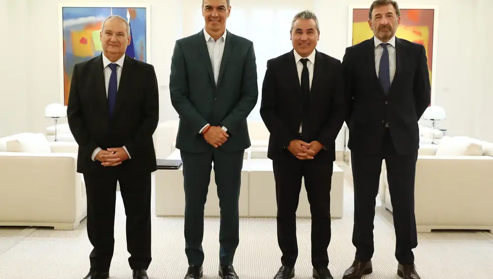 Jordi Hereu, ministro de Industria y Turismo; Pedro Sánchez, presidente del Gobierno; Josep Mª Recasens, presidente de ANFAC y José López-Tafall, director general de ANFAC