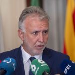Torres admite que "la gente está cansada" del debate migratorio y apela a evitar un "conflicto jurídico" sobre menores
